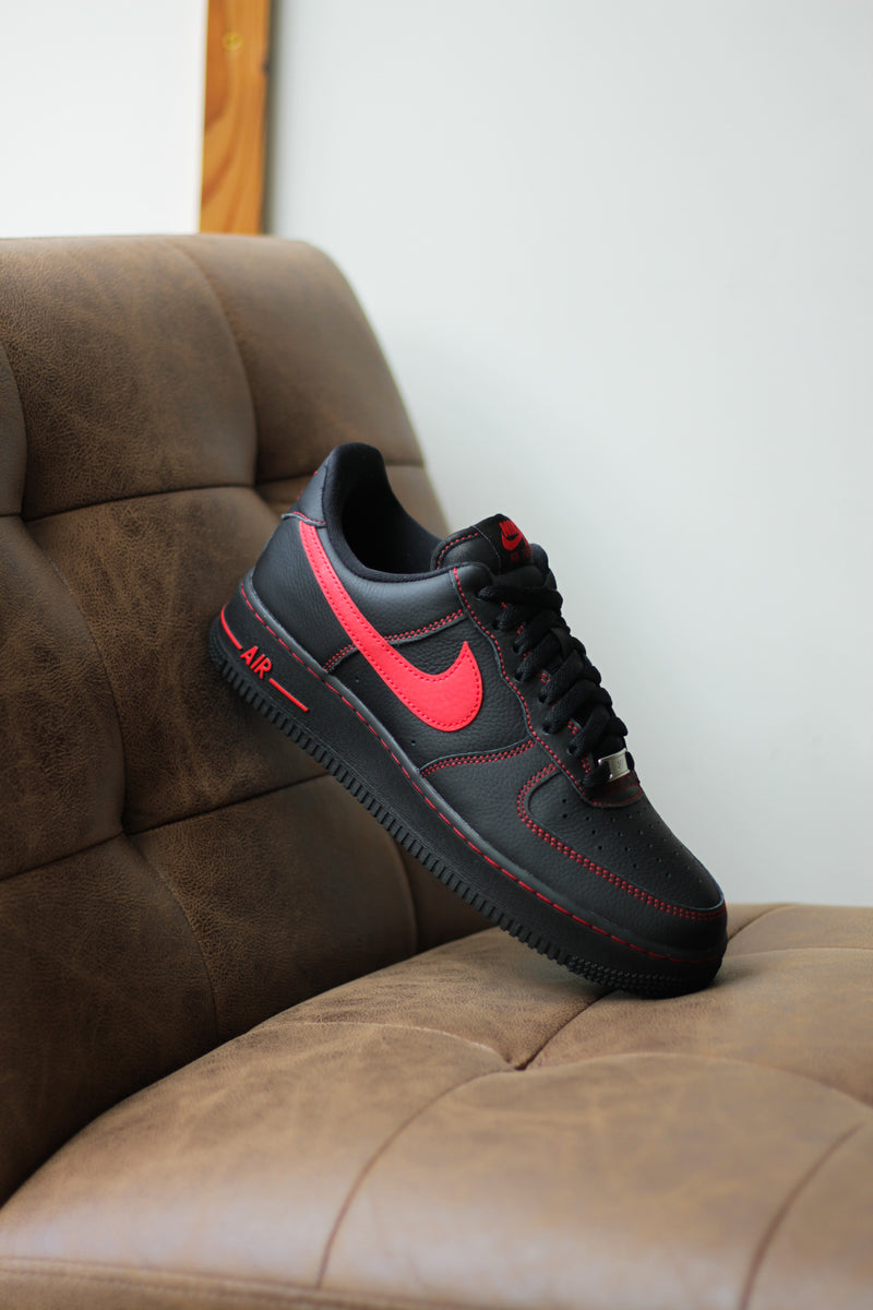 NIKE AIR FORCE 1 '07 LV8 "BLACK/UNIVERSITY RED-BLACK-BLACK"