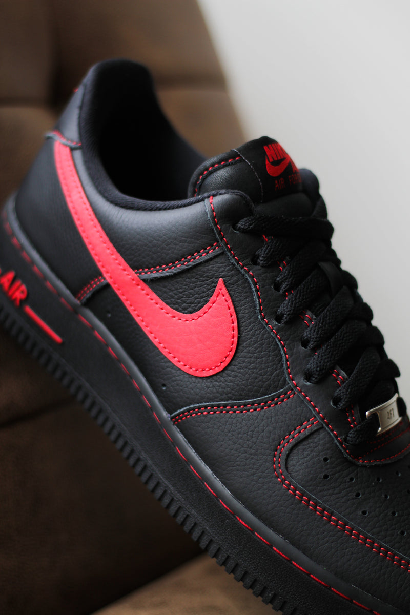 NIKE AIR FORCE 1 '07 LV8 "BLACK/UNIVERSITY RED-BLACK-BLACK"