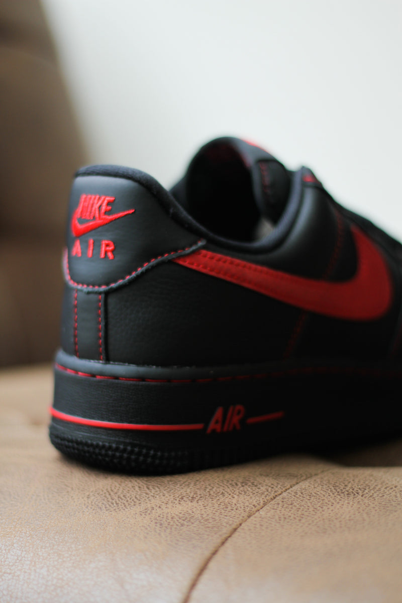 NIKE AIR FORCE 1 '07 LV8 "BLACK/UNIVERSITY RED-BLACK-BLACK"