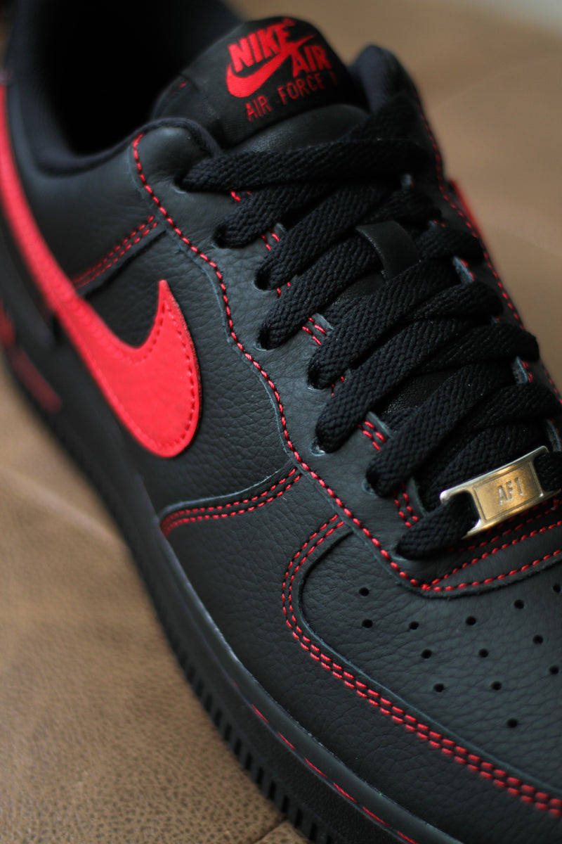 NIKE AIR FORCE 1 '07 LV8 "BLACK/UNIVERSITY RED-BLACK-BLACK"