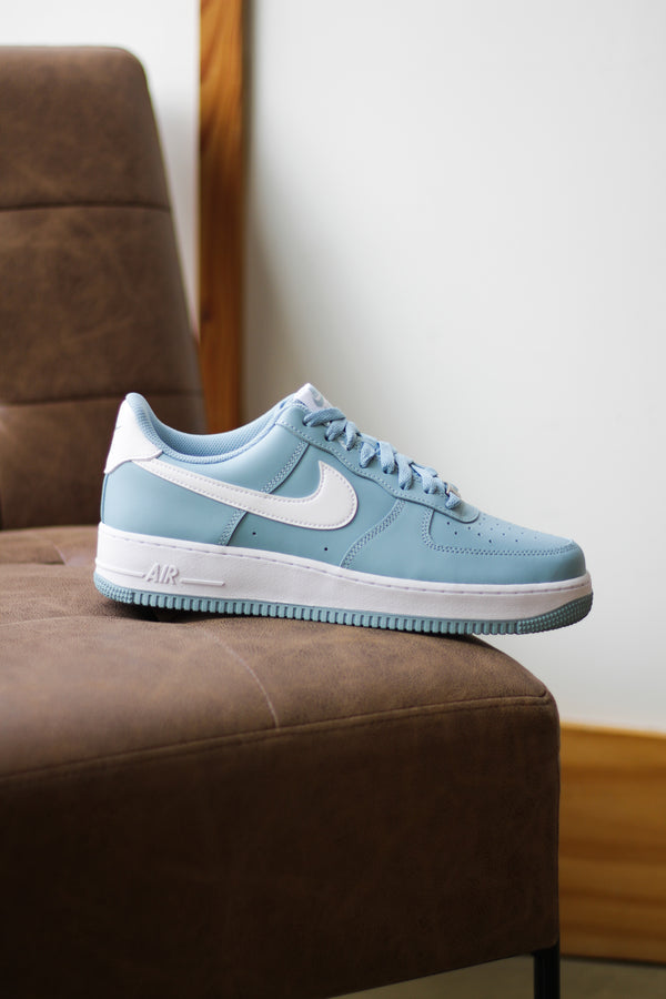 NIKE AIR FORCE 1 '07 "WORN BLUE/WHITE"