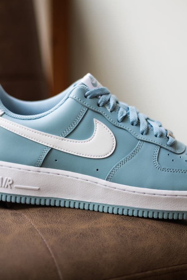 NIKE AIR FORCE 1 '07 "WORN BLUE/WHITE"
