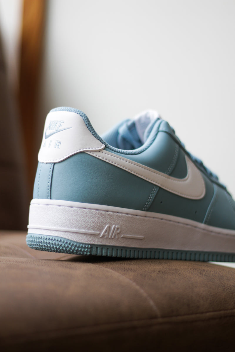NIKE AIR FORCE 1 '07 "WORN BLUE/WHITE"