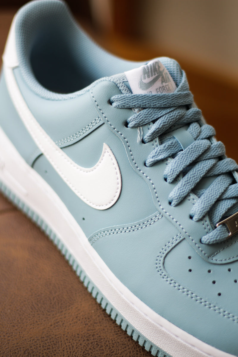 NIKE AIR FORCE 1 '07 "WORN BLUE/WHITE"