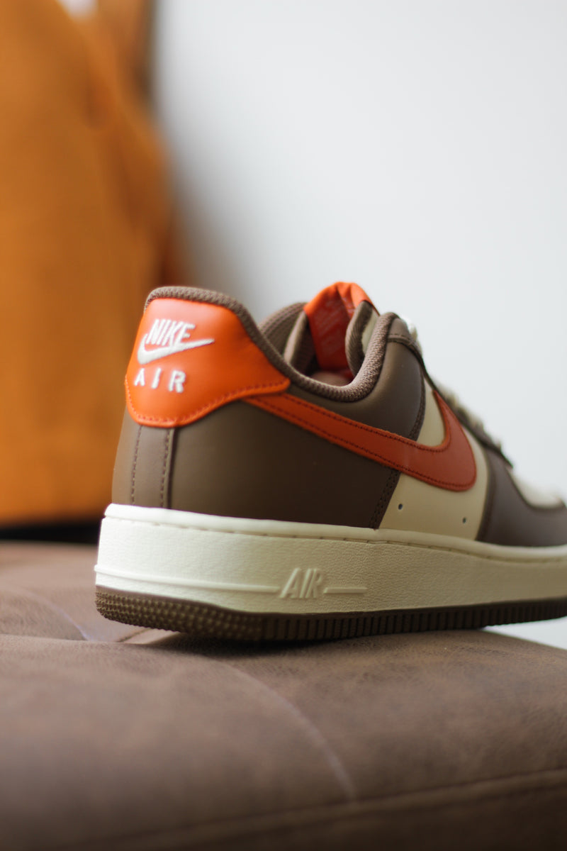 NIKE AIR FORCE 1 '07 "MOSSWOOD BROWN/CAMPFIRE ORANGE"