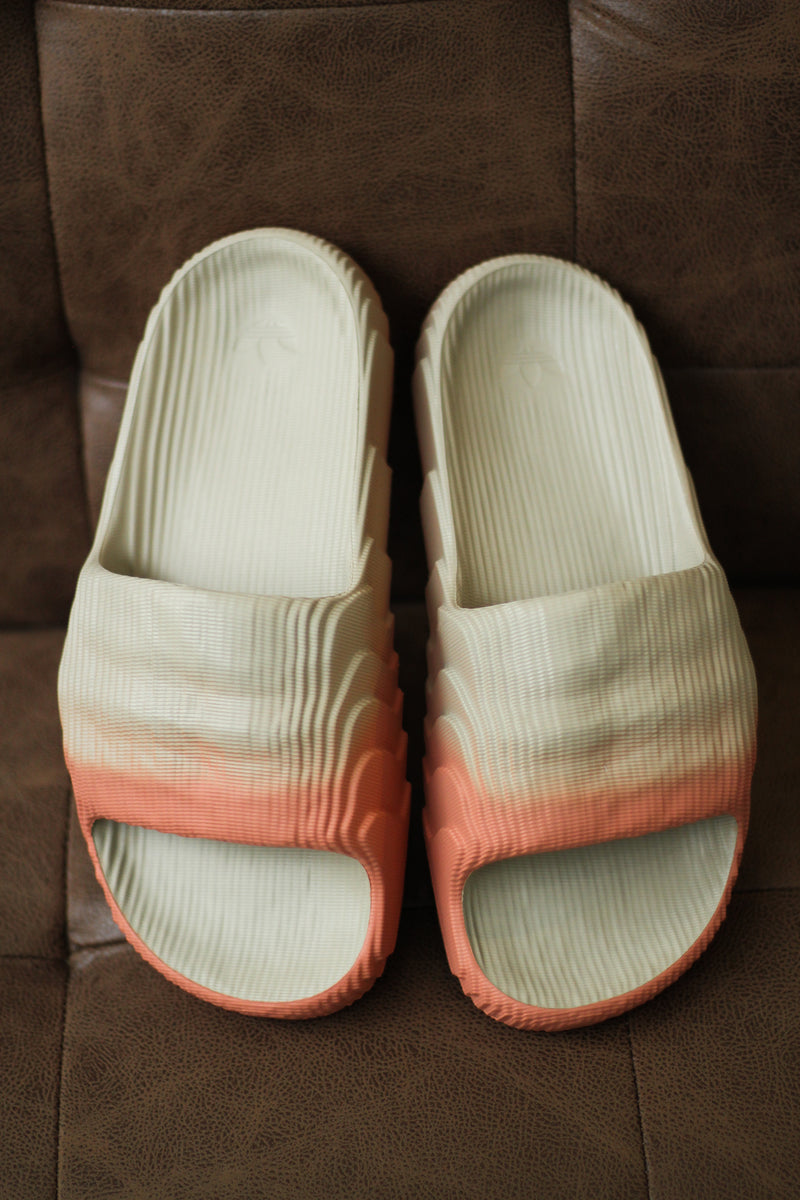 ADILETTE 22 "WONDER CLAY"