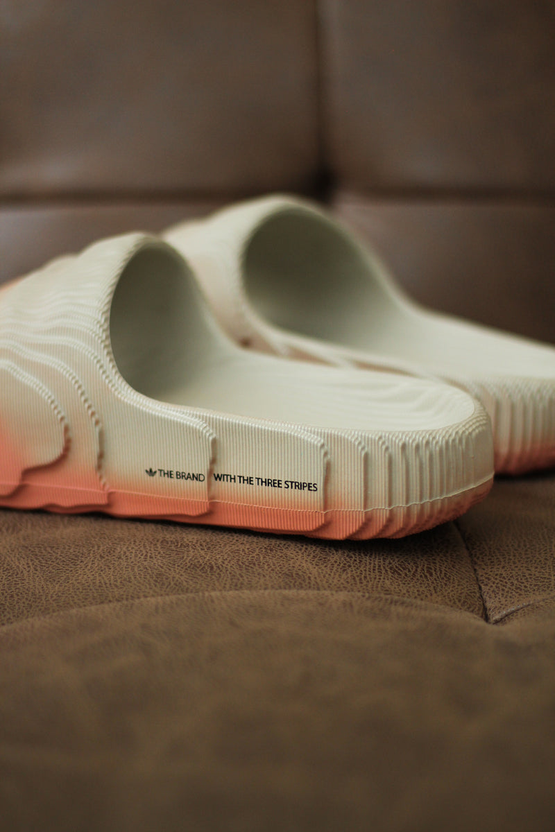 ADILETTE 22 "WONDER CLAY"