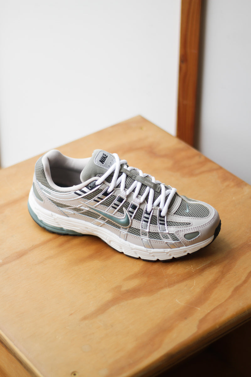 NIKE P-6000 "CREAM II/CLAY GREEN-ANTHRACITE"
