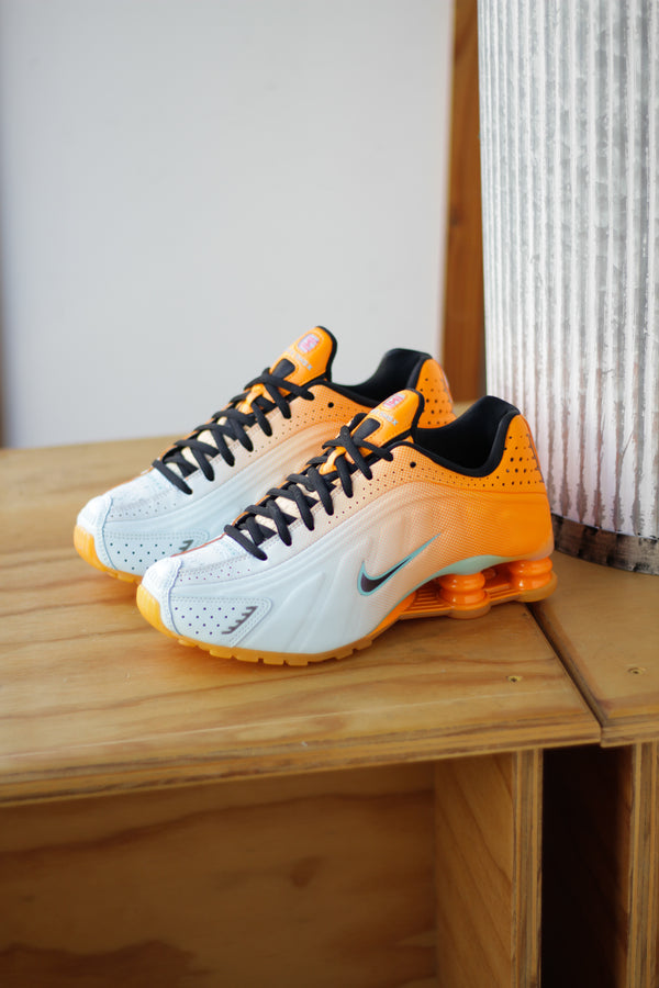 W NIKE SHOX R4 "VIVID ORANGE/BLACK-GLACIER BLUE"