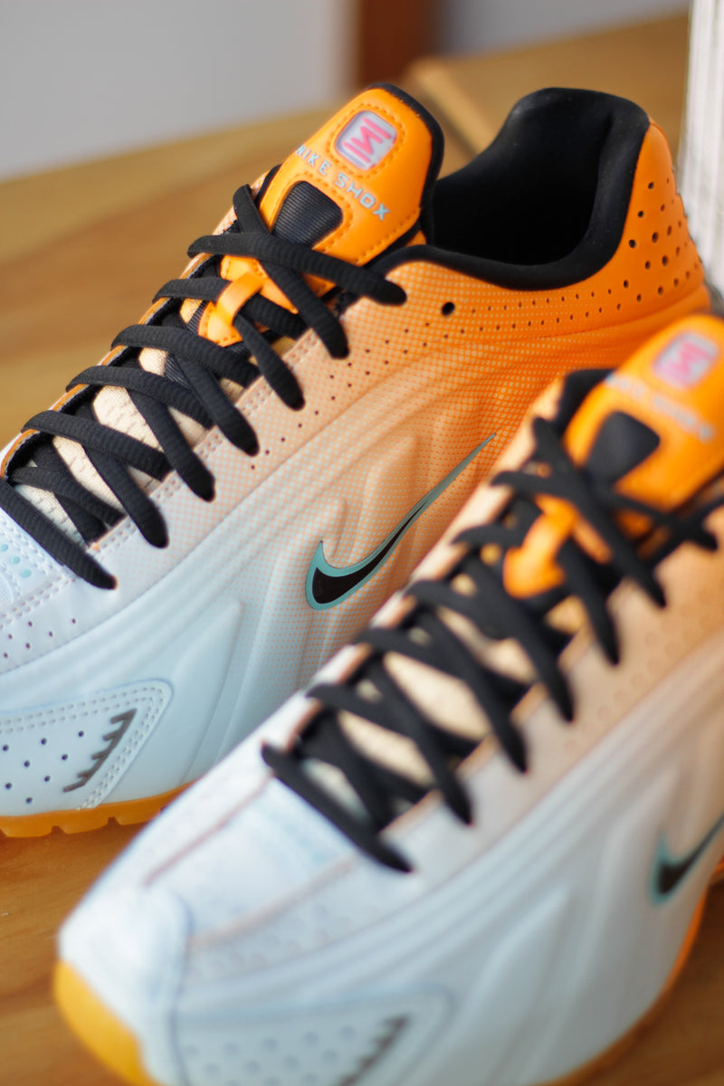 W NIKE SHOX R4 "VIVID ORANGE/BLACK-GLACIER BLUE"