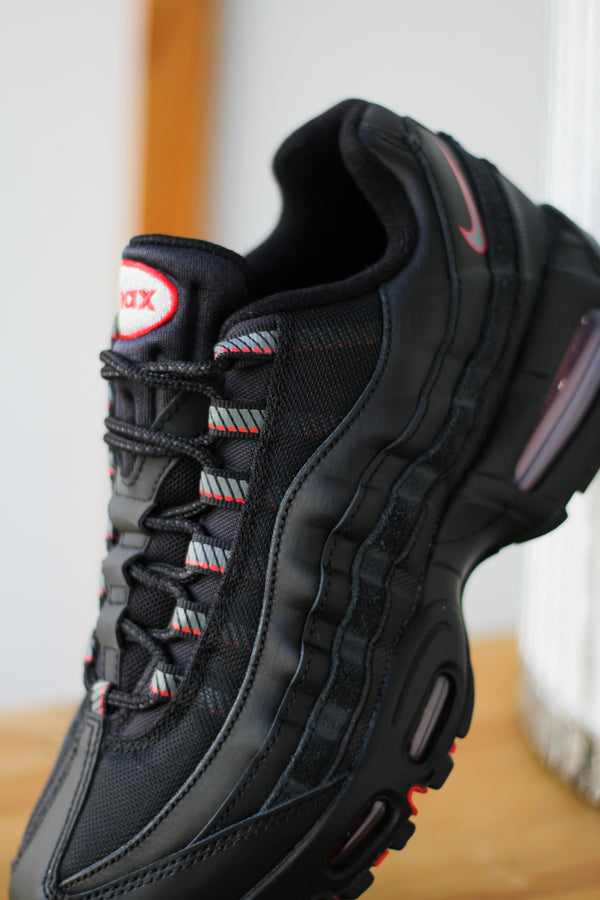 NIKE AIR MAX 95 BIG BUBBLE "BLACK/SMOKE GREY-UNIVERSITY RED-WHITE"