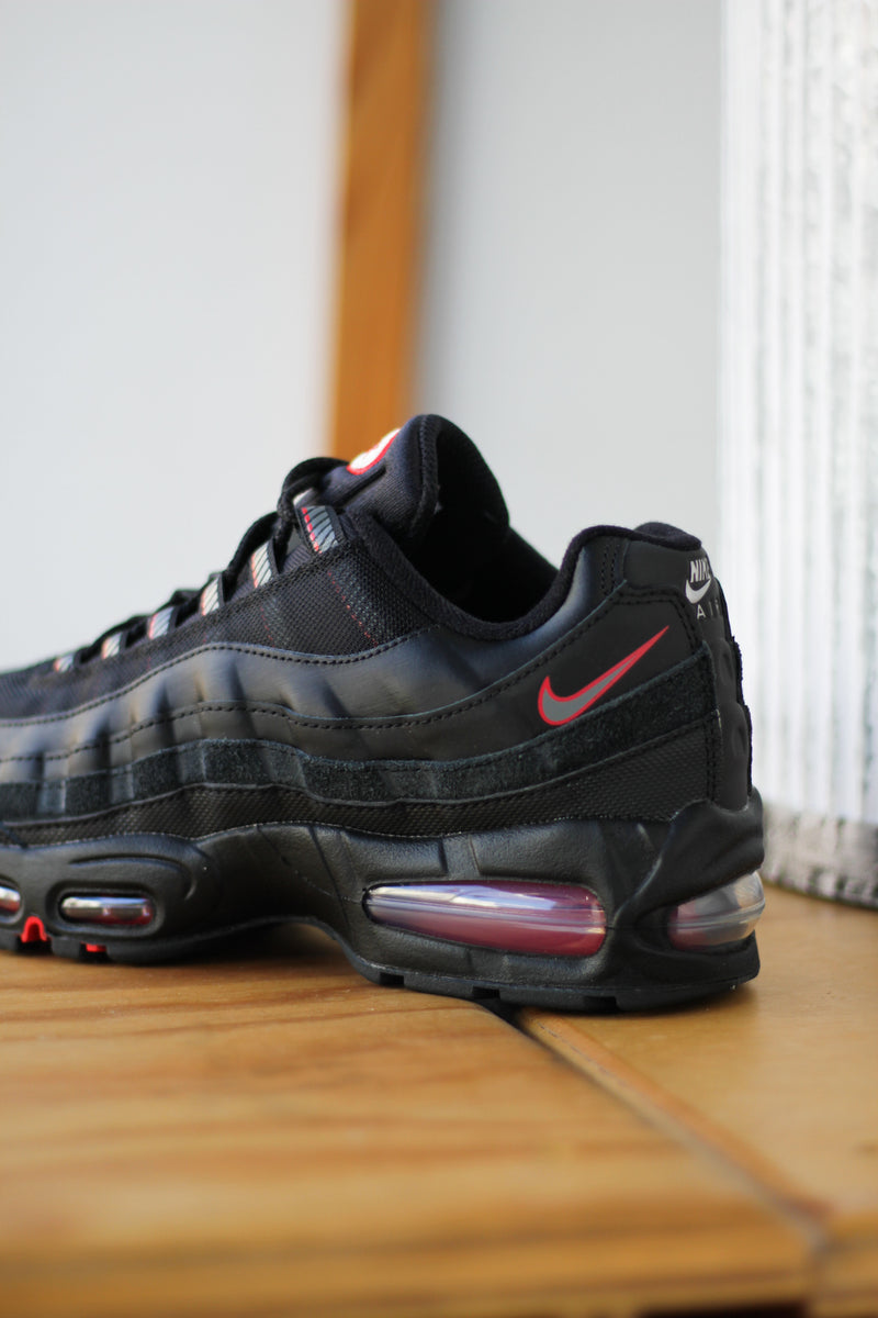NIKE AIR MAX 95 BIG BUBBLE "BLACK/SMOKE GREY-UNIVERSITY RED-WHITE"