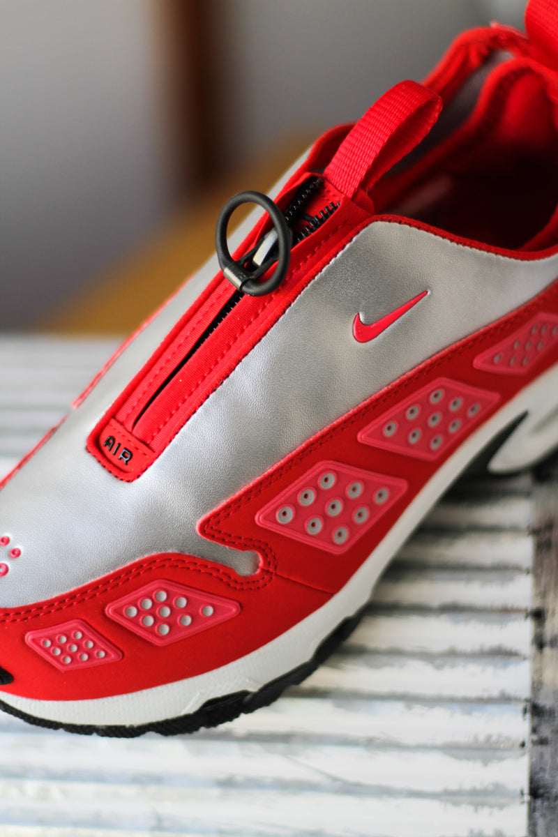 W NIKE AIR MAX SNDR "SILVER/UNIVERSITY RED-FUSION RED"