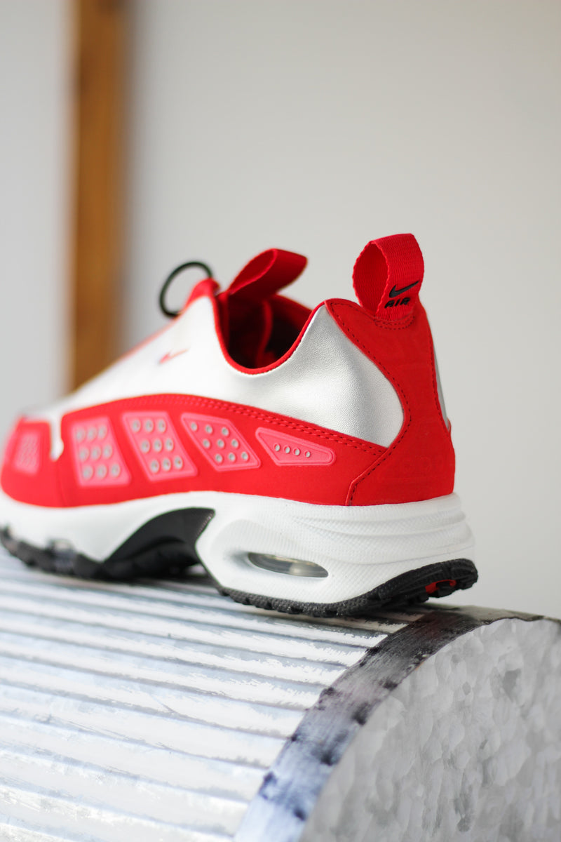 W NIKE AIR MAX SNDR "SILVER/UNIVERSITY RED-FUSION RED"