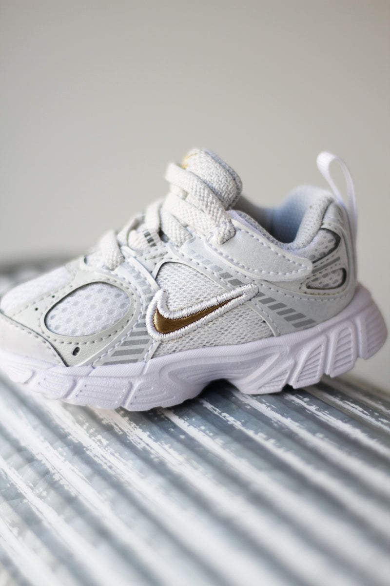 NIKE V5 RNR (TD) "WHITE/METALLIC GOLD-METALLIC SILVER"