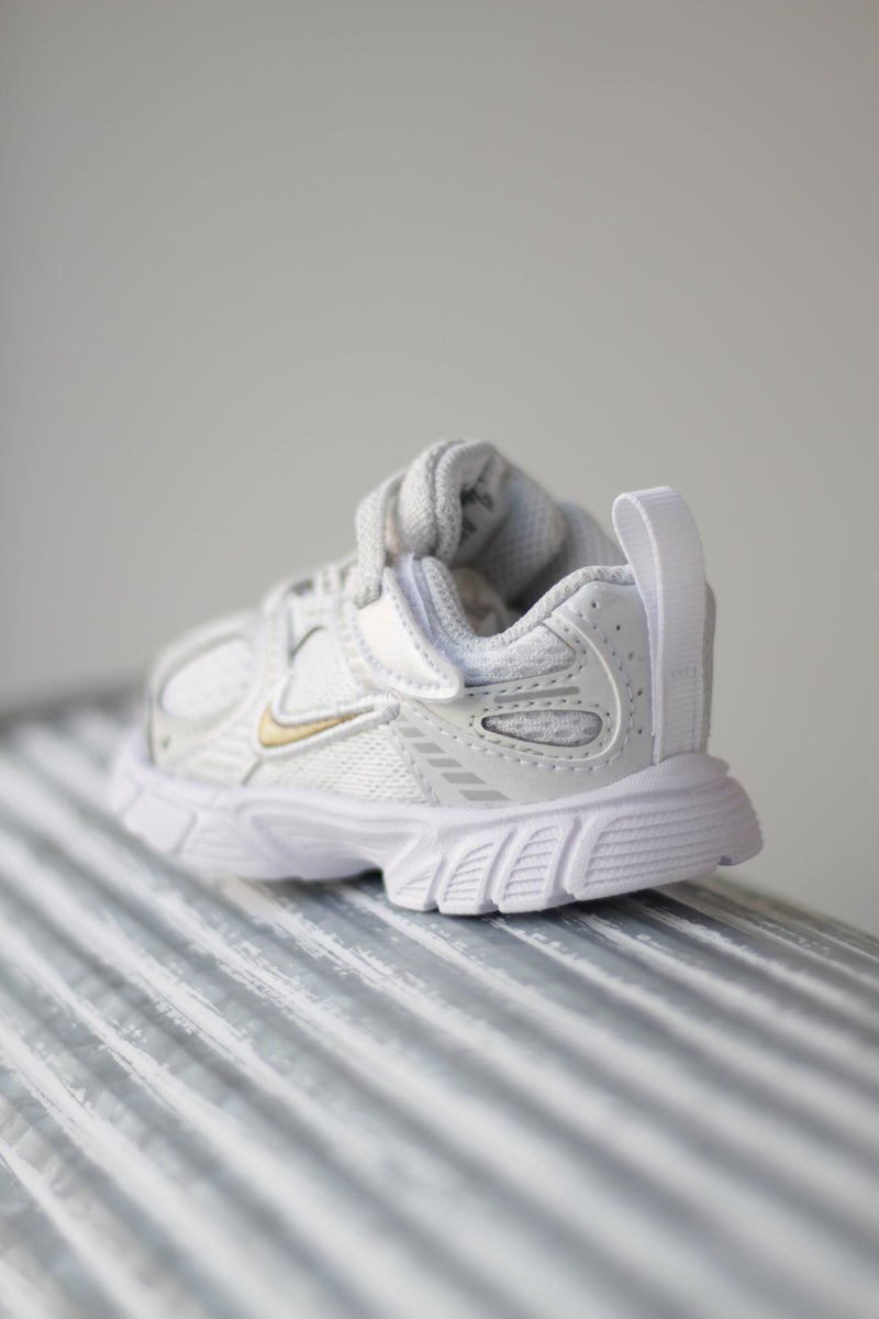 NIKE V5 RNR (TD) "WHITE/METALLIC GOLD-METALLIC SILVER"