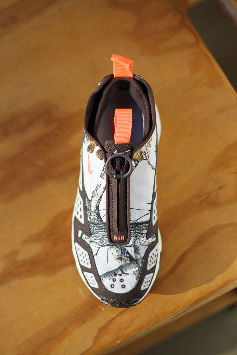 W NIKE AIR MAX SNDR "LT OREWOOD BRN/HYPER CRIMSON"