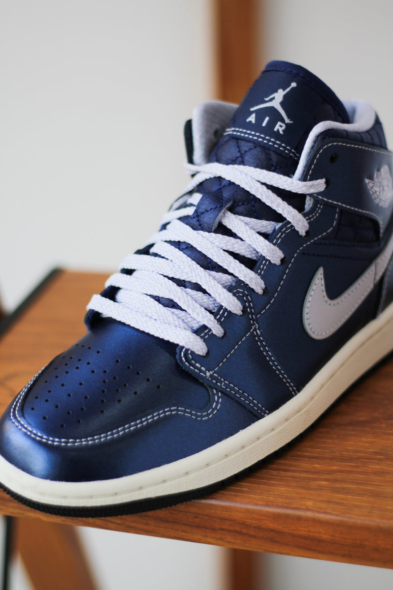 W AIR JORDAN 1 MID SE "BLACK/GHOST-COCONUT MILK-HOT LAVA"