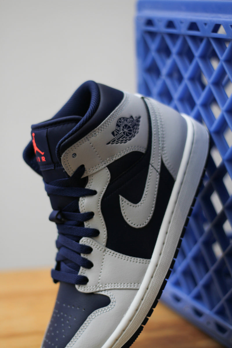 AIR JORDAN 1 MID "BLUE VOID/PURE PLATINUM-SUMMIT WHITE"
