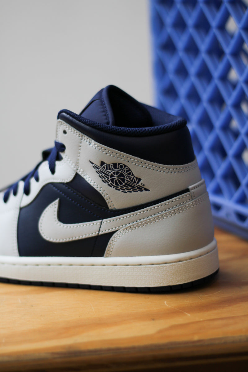 AIR JORDAN 1 MID "BLUE VOID/PURE PLATINUM-SUMMIT WHITE"