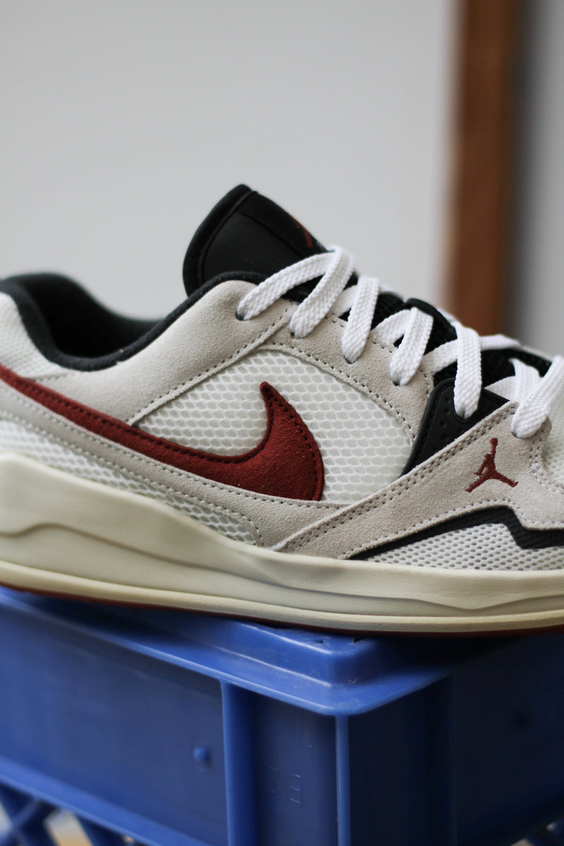 JORDAN CMFT ERA "SAIL/REDSTONE-BLACK-LIGHT CREAM"