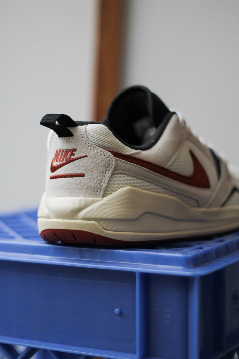 JORDAN CMFT ERA "SAIL/REDSTONE-BLACK-LIGHT CREAM"