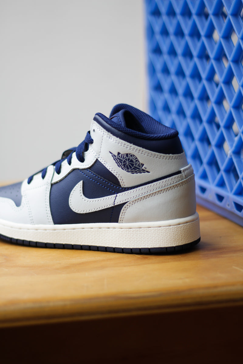 AIR JORDAN 1 MID (GS) "BLUE VOID/PURE PLATINUM-SUMMIT WHITE"
