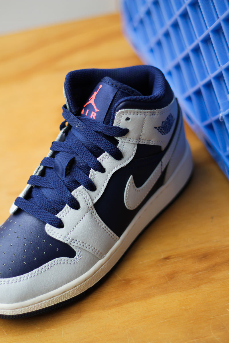 AIR JORDAN 1 MID (GS) "BLUE VOID/PURE PLATINUM-SUMMIT WHITE"