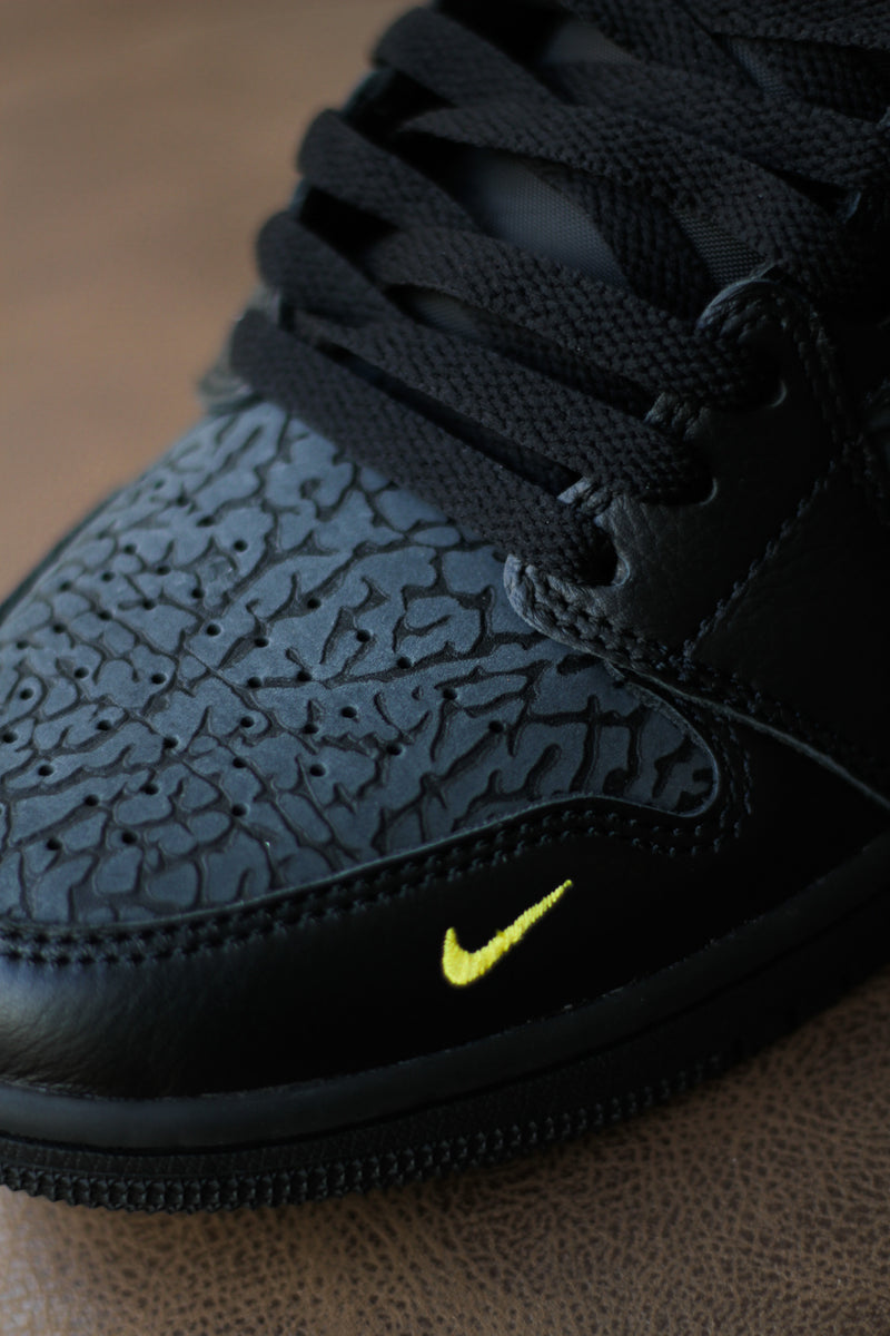 AIR JORDAN 1 LOW SE "BLACK/TOUR YELLOW-ANTHRACITE"
