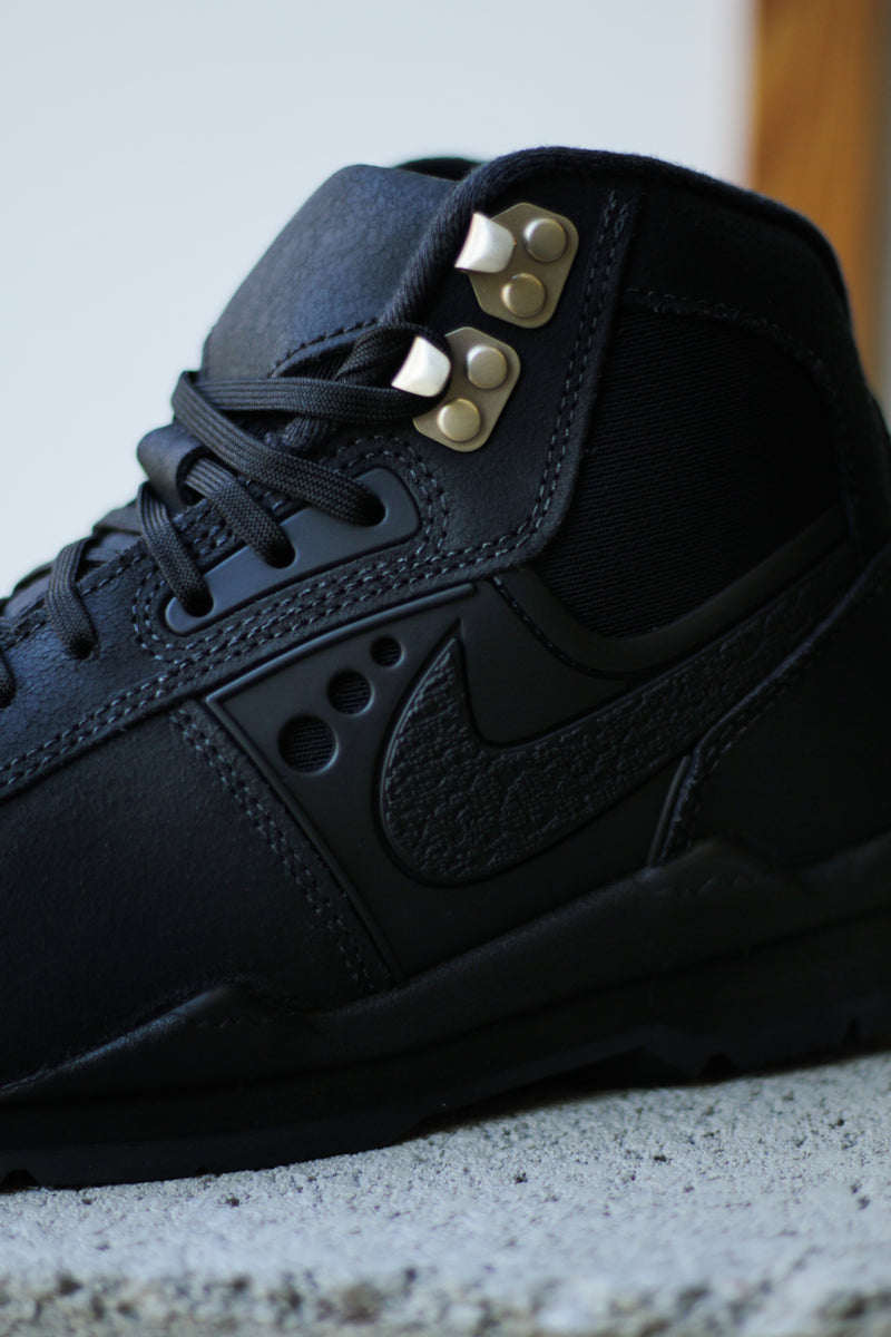 NIKE AIR BALTORO SP "BLACK/BLACK-METALLIC GOLD-WHITE"