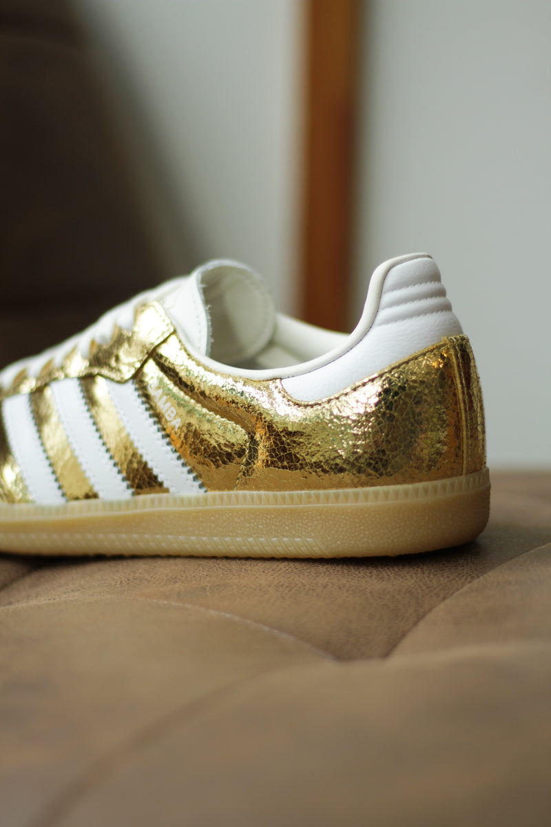 W ADIDAS SAMBA OG "GOLD METALLIC/CLOUD WHITE/CORE WHITE"