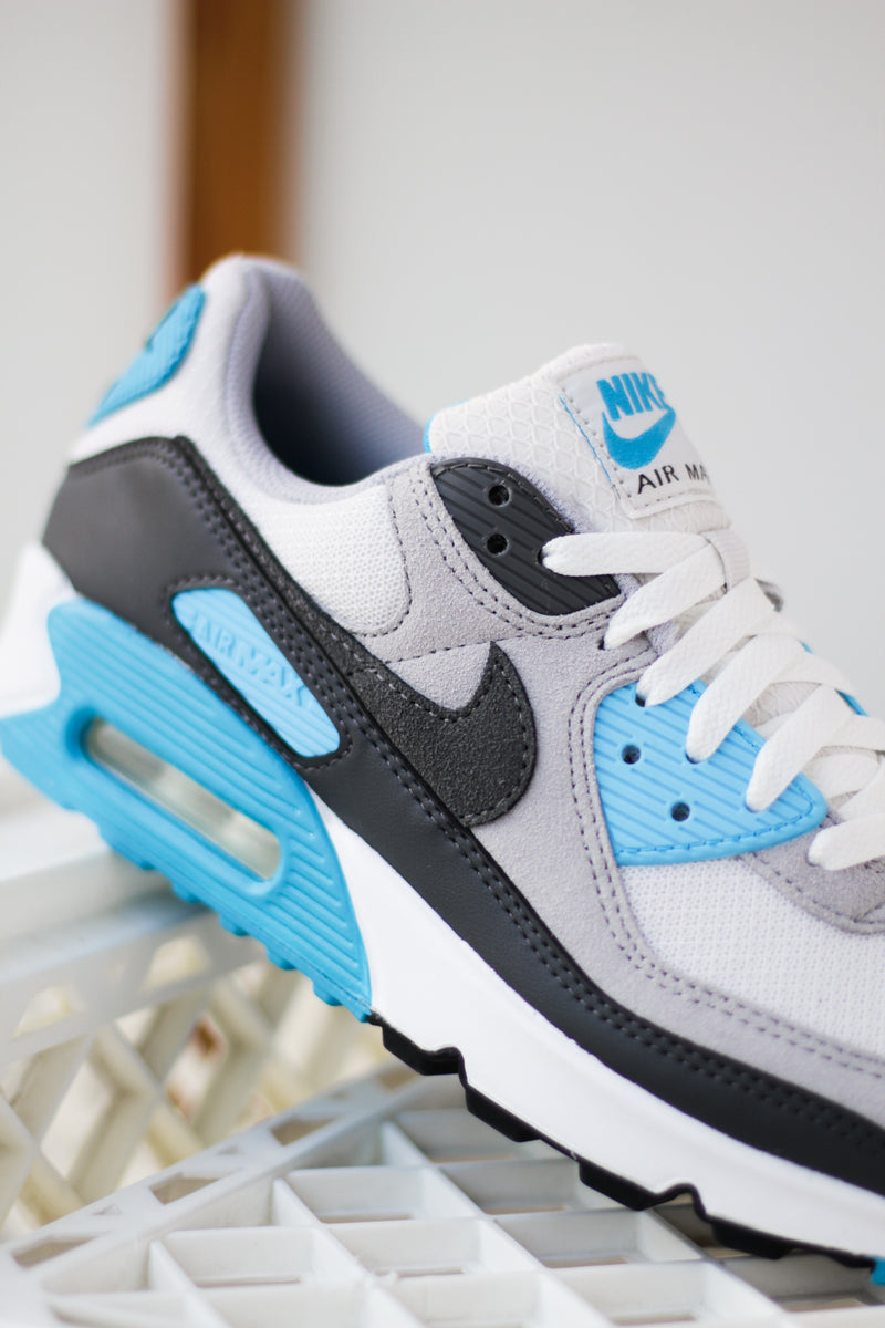 NIKE AIR MAX 90 "PLATINUM TINT/IRON GREY-BLUE LIGHTNING"