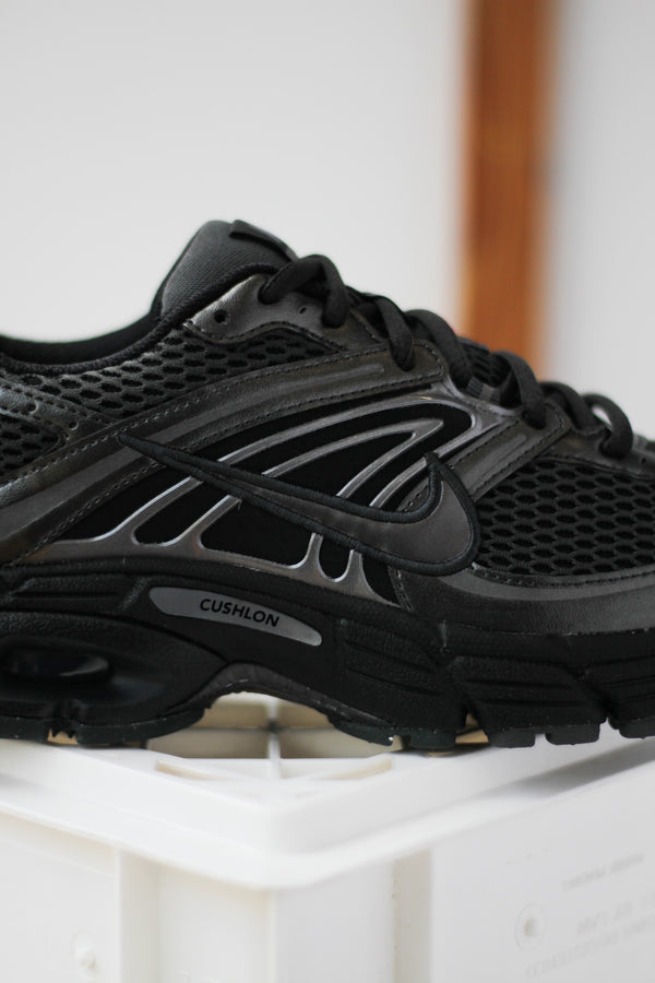 NIKE AIR MAX MOTO 2K "BLACK/DK SMOKE GREY-MTLC DARK GREY"