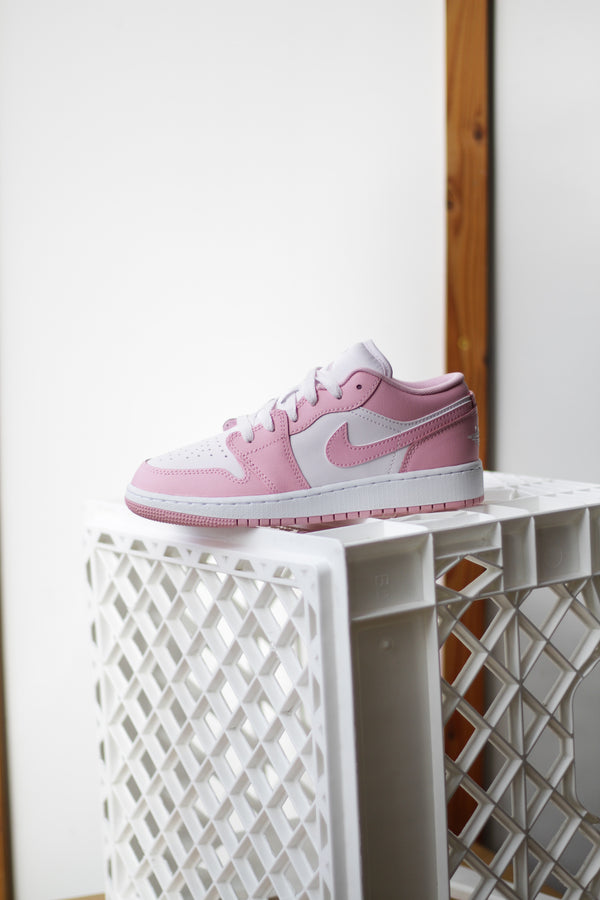AIR JORDAN 1 LOW (GS) "MED SOFT PINK/PEARL PINK-WHITE"