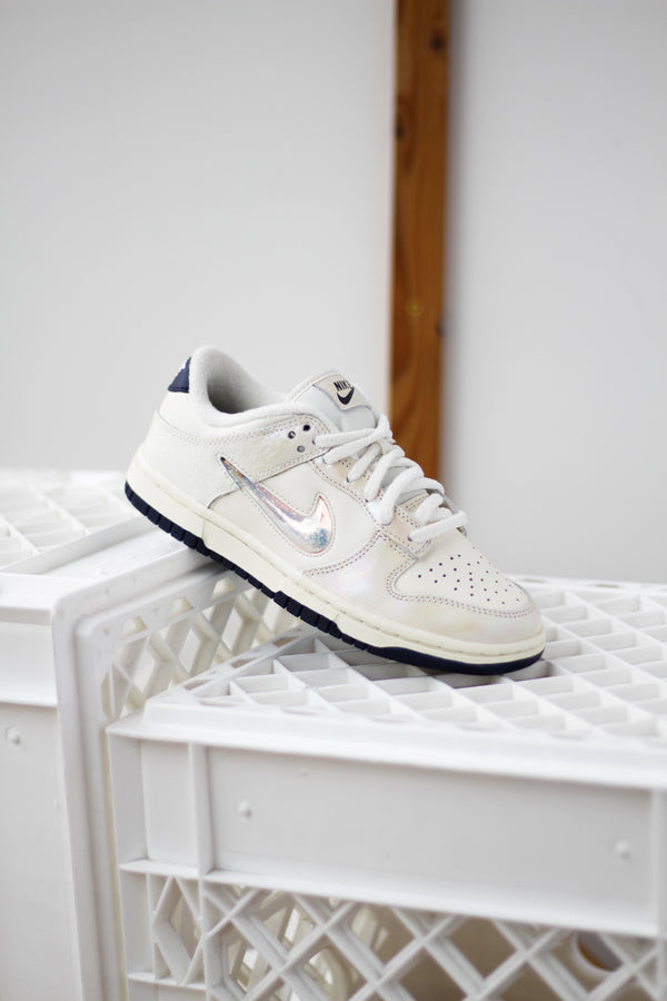 W NIKE DUNK LOW "SOFT PEARL/MULTI-COLOR-MIDNIGHT NAVY"