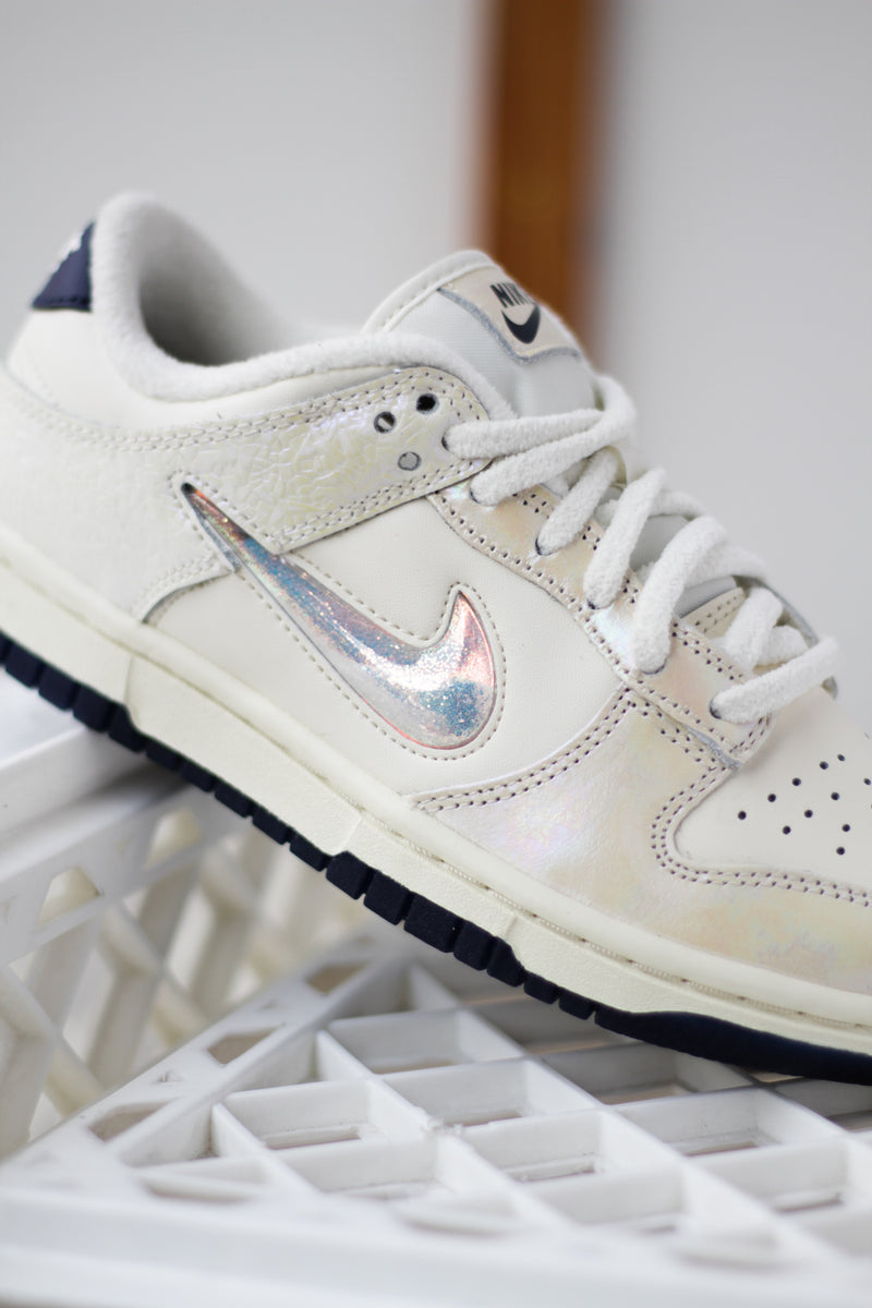 W NIKE DUNK LOW "SOFT PEARL/MULTI-COLOR-MIDNIGHT NAVY"