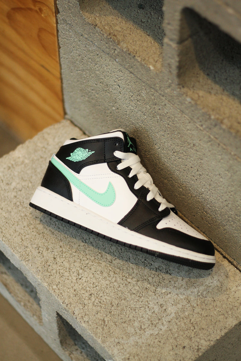 AIR JORDAN 1 MID (GS) "GREEN GLOW"