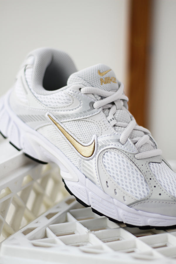 NIKE V5 RNR (GS) "WHITE/METALLIC GOLD-METALLIC SILVER"