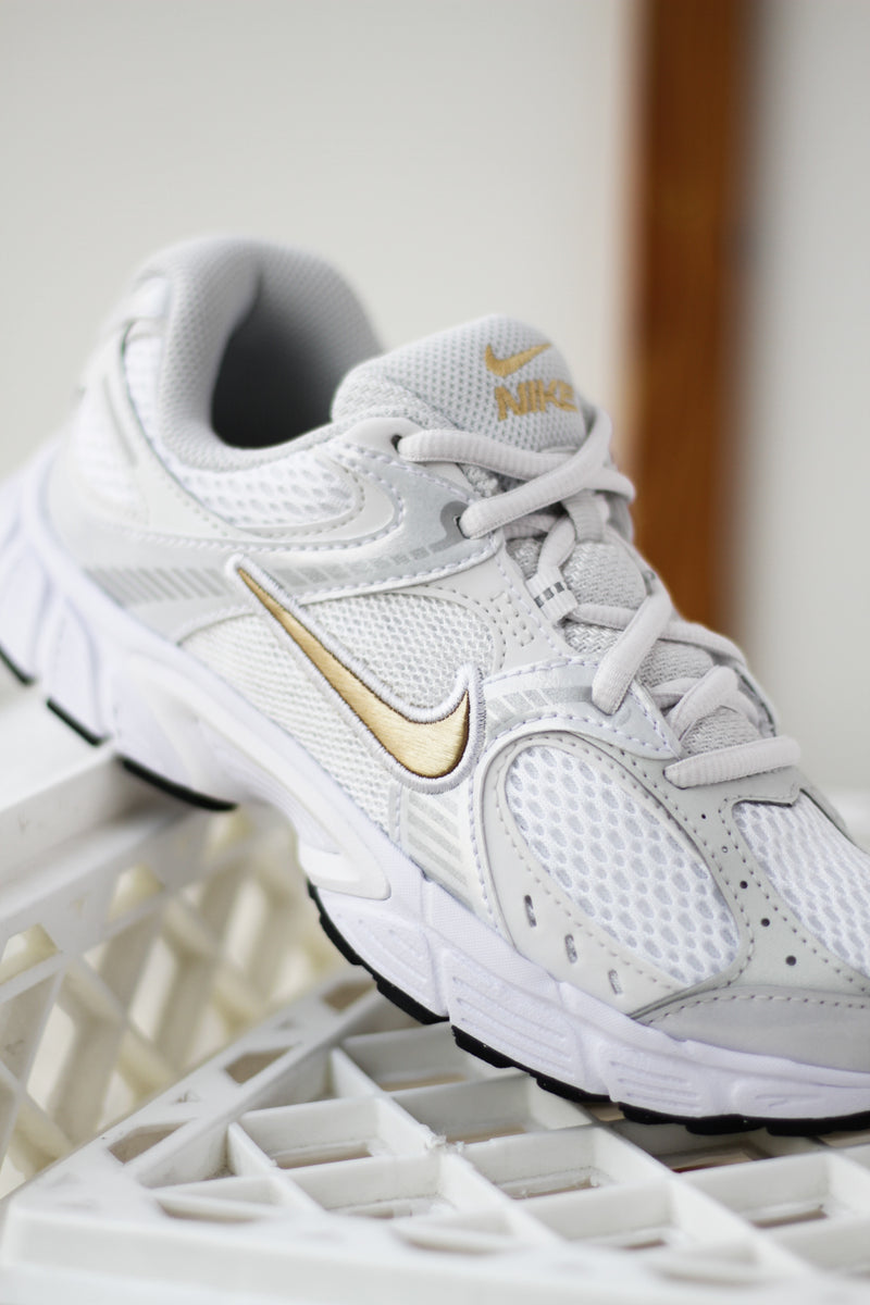 NIKE V5 RNR (GS) "WHITE/METALLIC GOLD-METALLIC SILVER"