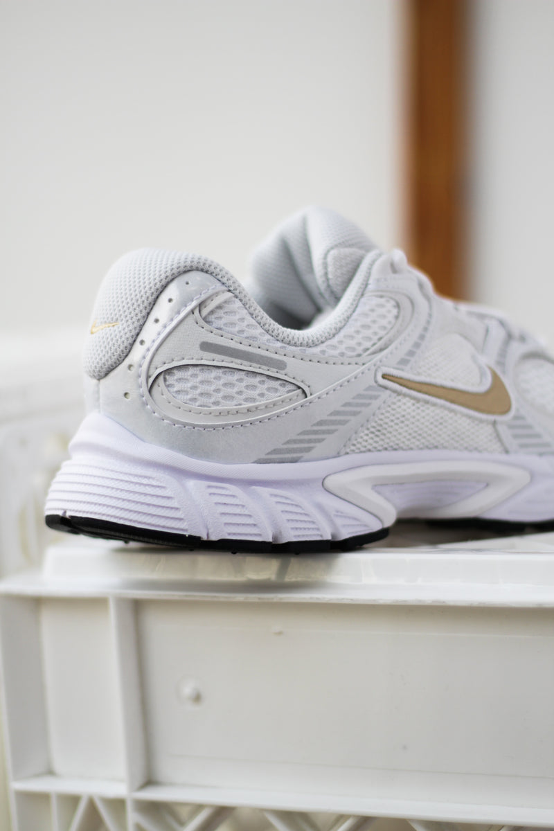 NIKE V5 RNR (GS) "WHITE/METALLIC GOLD-METALLIC SILVER"