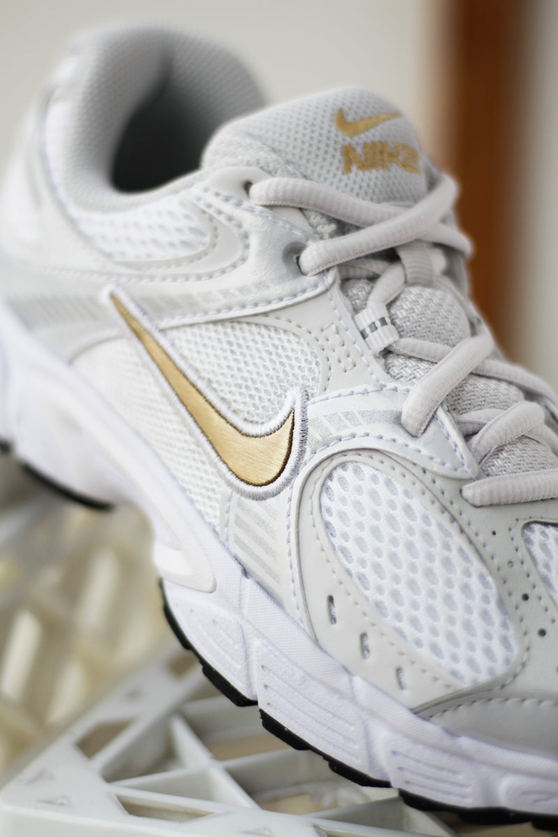 NIKE V5 RNR (GS) "WHITE/METALLIC GOLD-METALLIC SILVER"