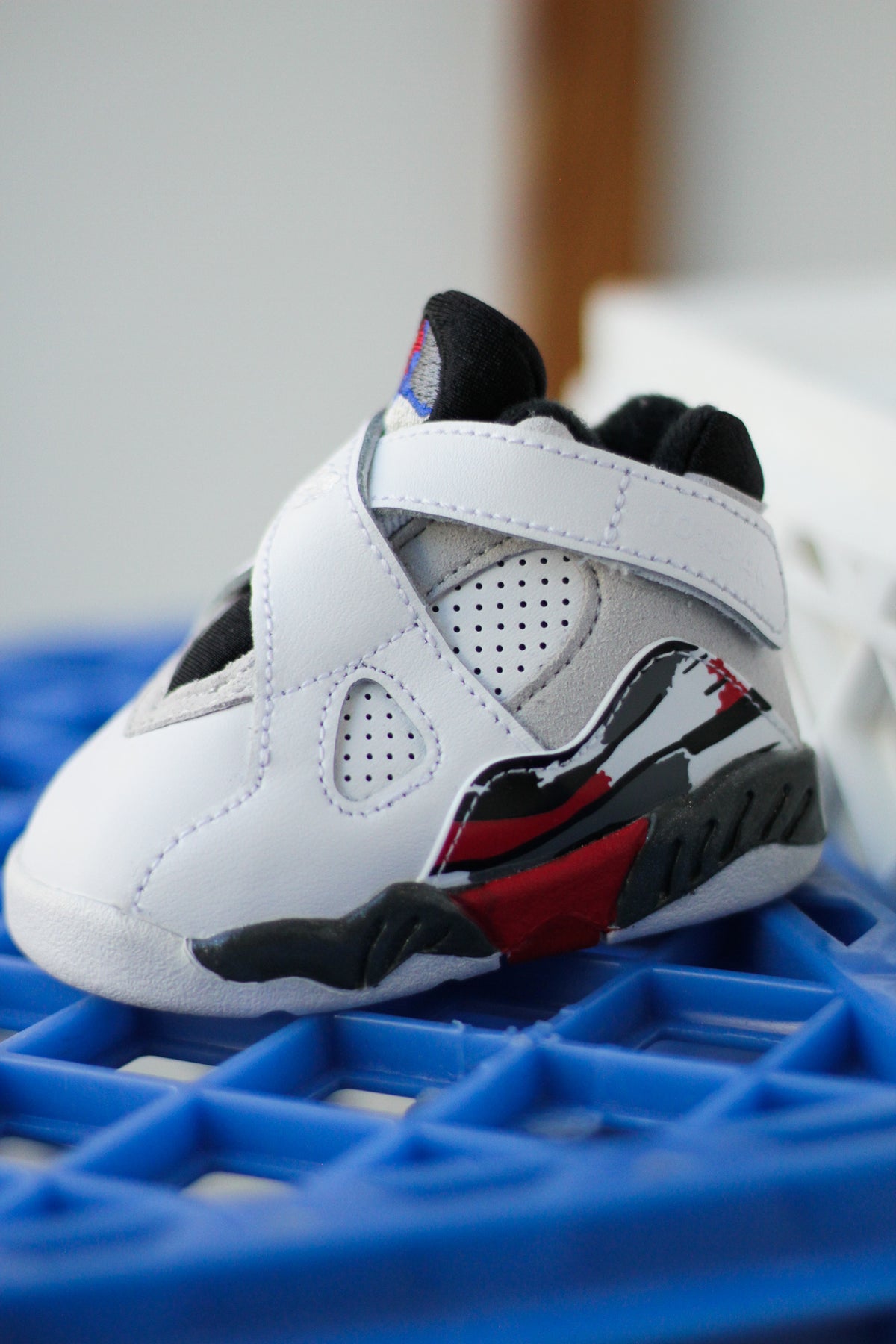 red white and blue jordan 8