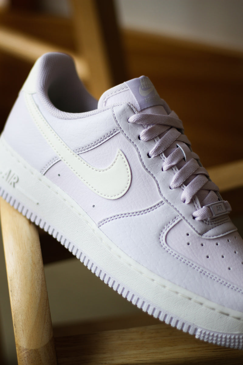 W AIR FORCE 1 '07 NN "BARELY GRAPE"