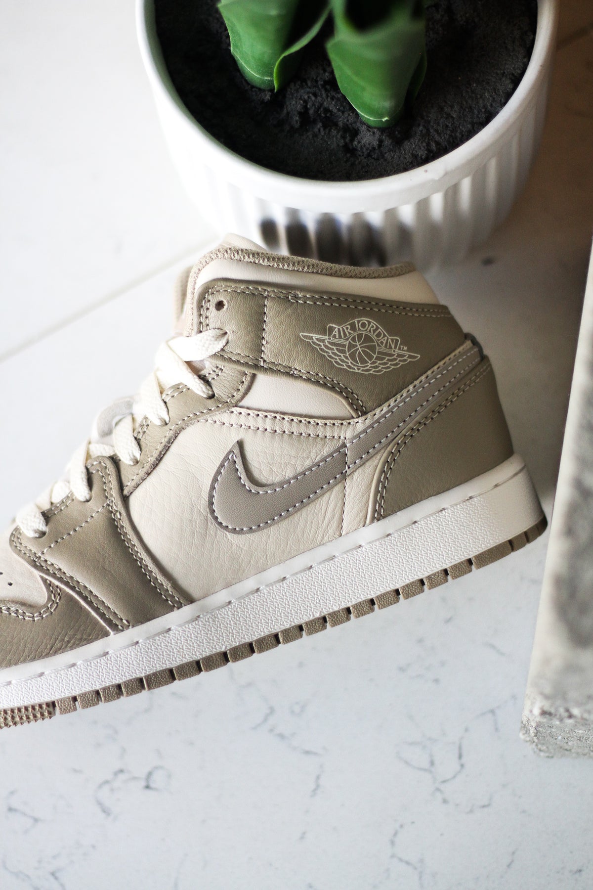 AIR JORDAN 1 MID GS LEGEND LT BROWN Sneaker Room