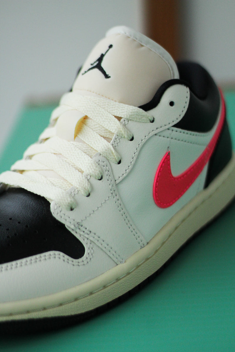 W AIR JORDAN 1 LOW  display picture 1