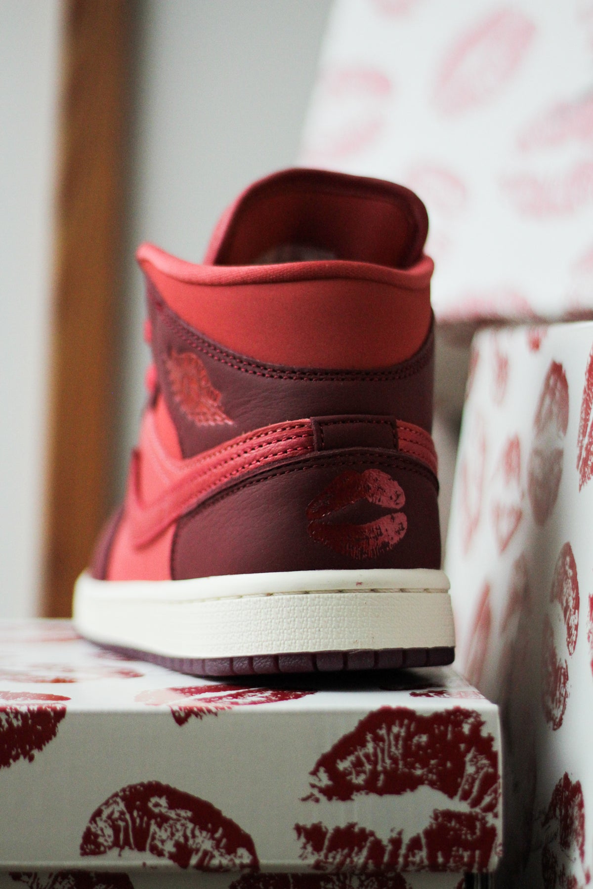 W AIR JORDAN 1 MID SE 