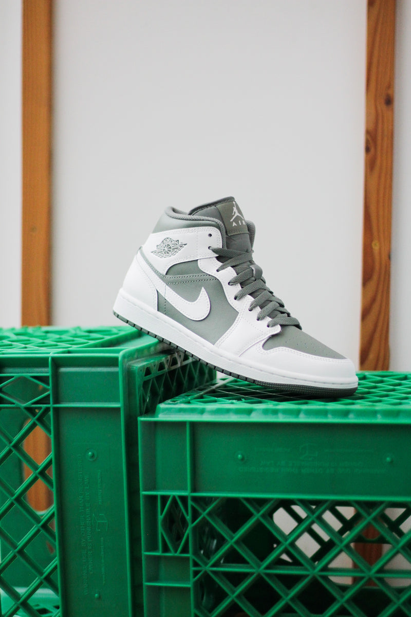 AIR JORDAN 1 MID 