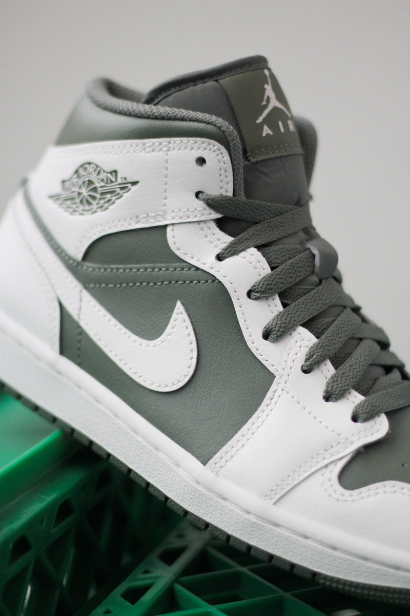 靴/バッグ Nike Air Jordan 1 Mid "Green Grey White" Nike Air Jordan 1 Mid SE White Oxidized Green Grey Men's Shoes