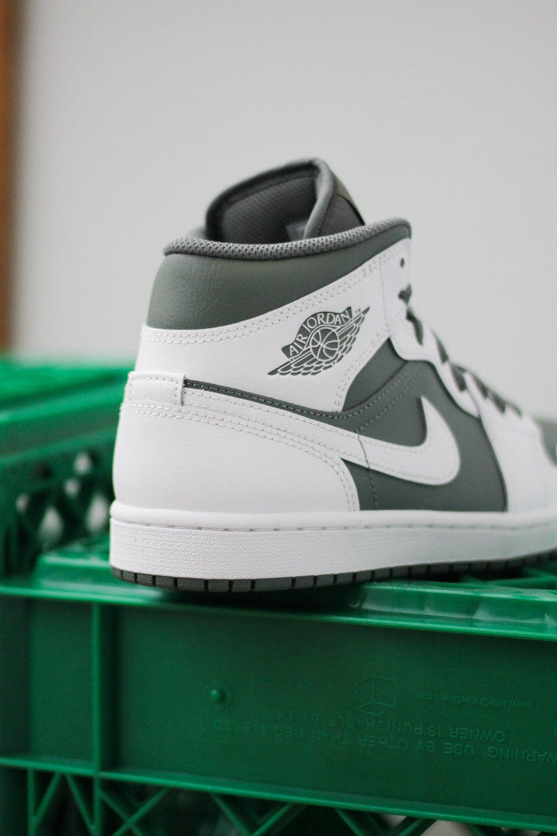 AIR JORDAN 1 MID 