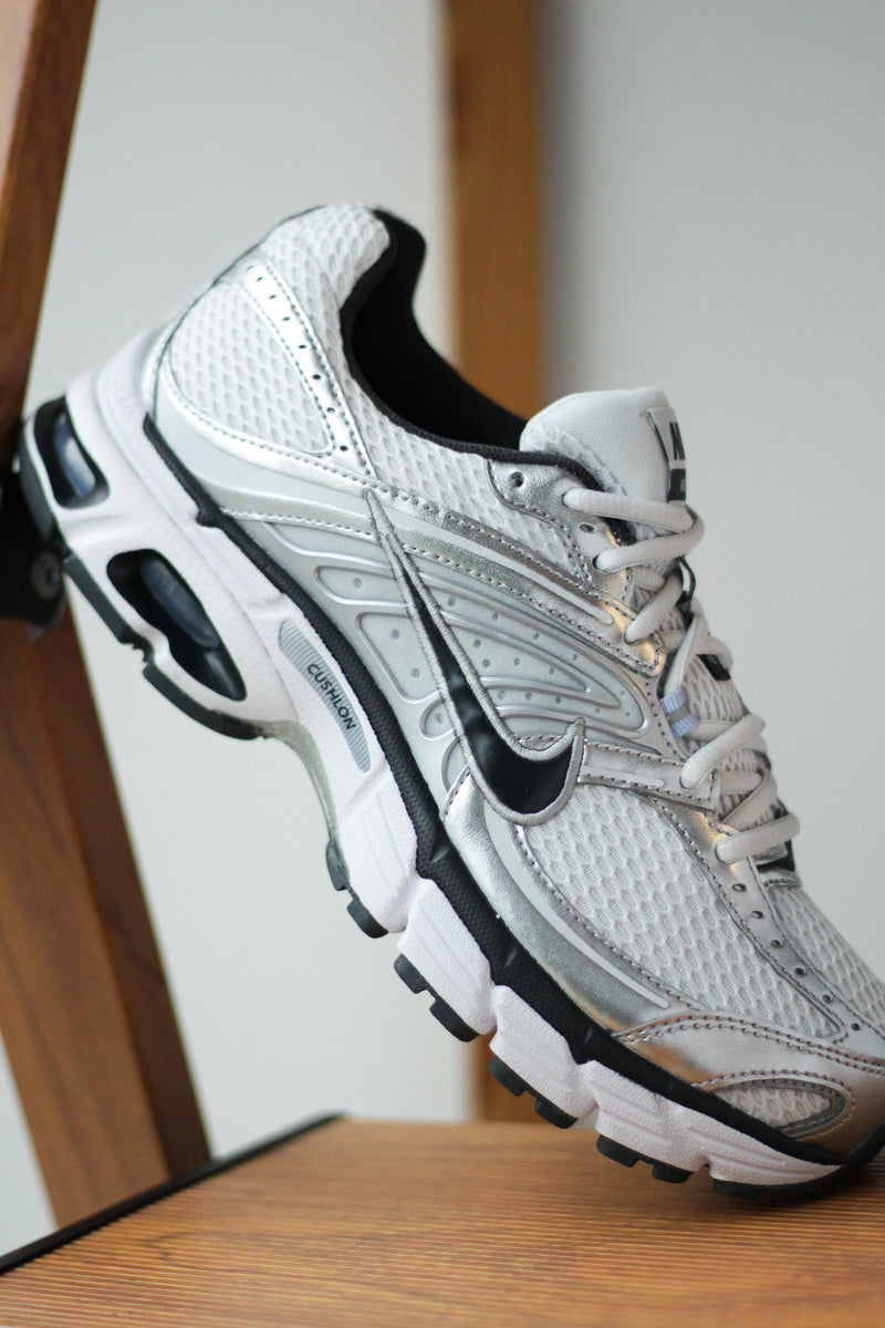 NIKE AIR MAX MOTO 2K 